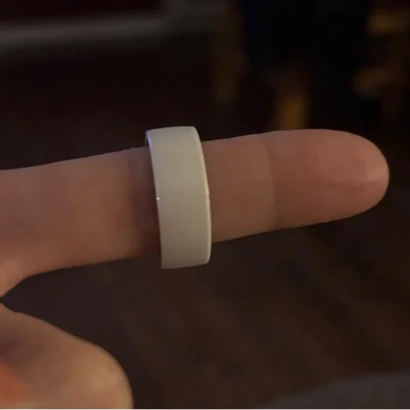 Halo Ceramic Smart Ring in White cloud. - Picture 2 of 3